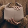 Béri Edition – teksturowana, w kolorze taupe