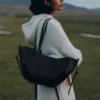 Cyme Mini Edition – czarna z fakturą i ecruowymi szwami