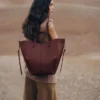 Cyme Tote Edition – teksturowana czarna wiśnia