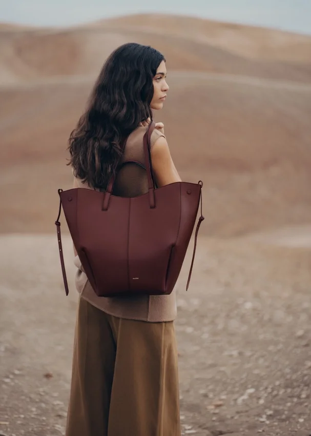 Cyme Tote Edition – teksturowana czarna wiśnia