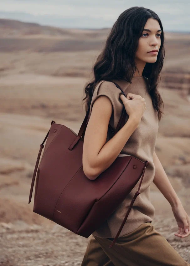 Cyme Tote Edition – teksturowana czarna wiśnia