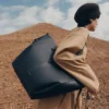 Cyme Tote Edition – teksturowana czarna z ecruowymi szwami