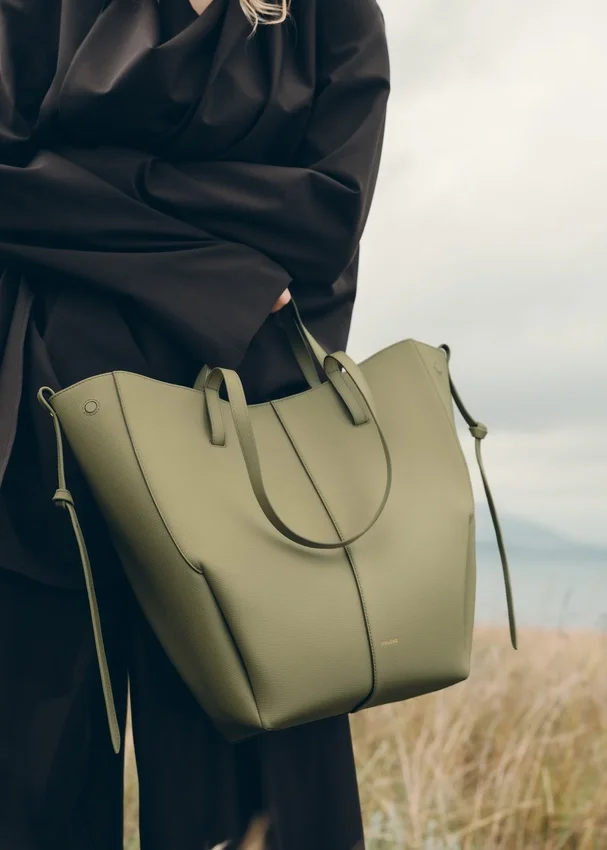Cyme Tote Edition – teksturowana lipa