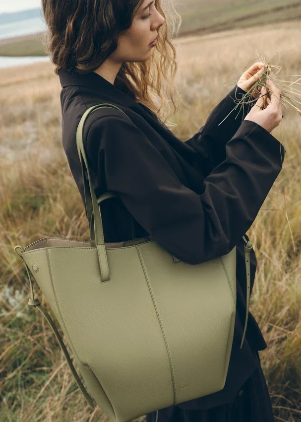 Cyme Tote Edition – teksturowana lipa