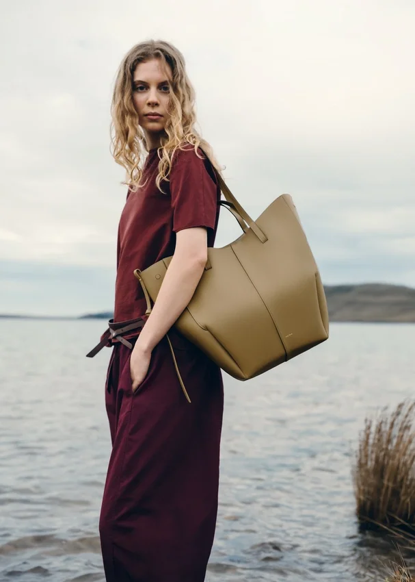 Cyme Tote Edition – teksturowana, w kolorze dymnej oliwki