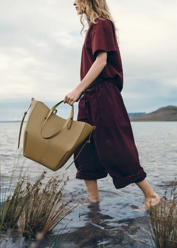 Cyme Tote Edition – teksturowana, w kolorze dymnej oliwki