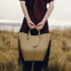 Cyme Tote Edition – teksturowana, w kolorze dymnej oliwki