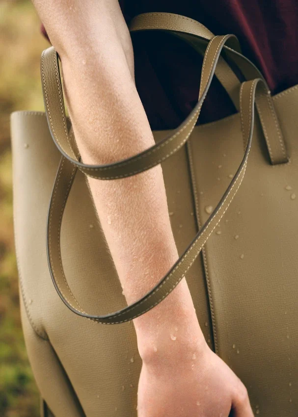 Cyme Tote Edition – teksturowana, w kolorze dymnej oliwki