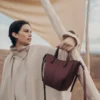 Cyme Tote Nano Edition – teksturowana czarna wiśnia