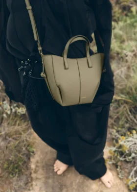 Cyme Tote Nano Edition – teksturowana lipa