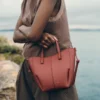 Cyme Tote Nano Edition – teksturowana terakota