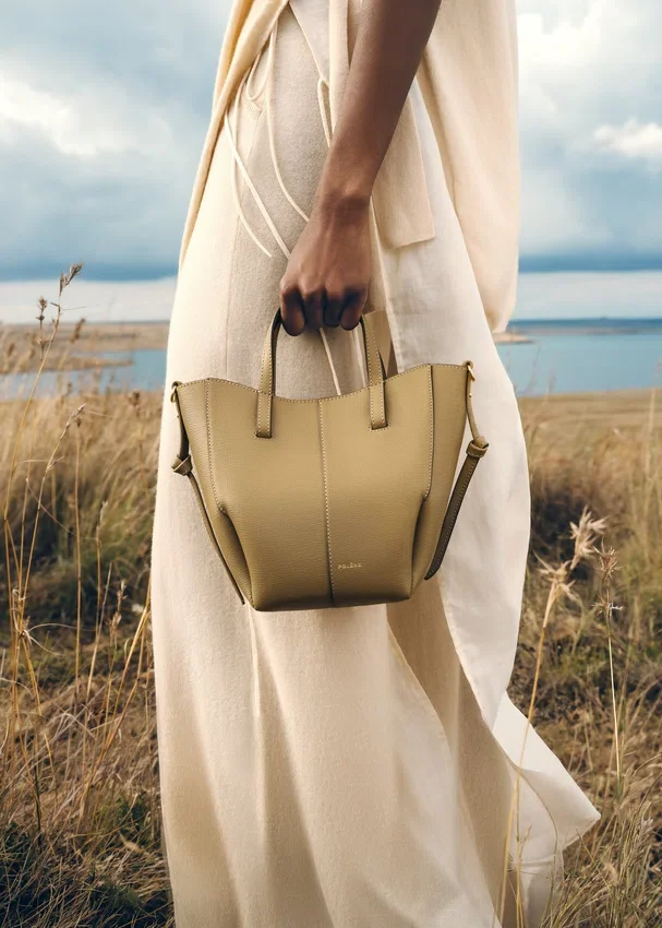 Cyme Tote Nano Edition – teksturowana, w kolorze dymnej oliwki