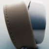 Edycja Ormé Cuff – srebro pokryte rodem z taupe skórą