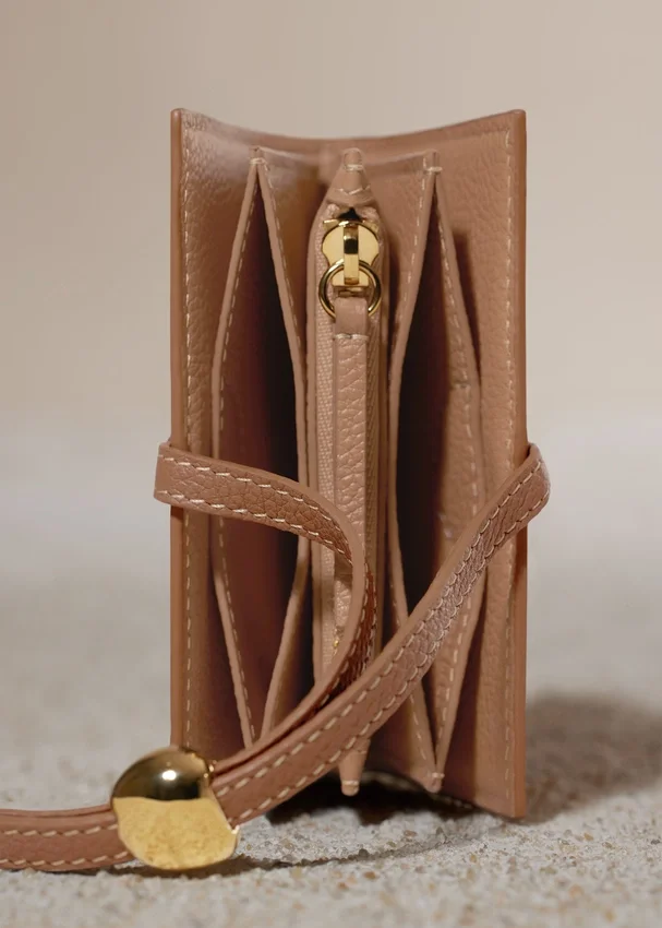 Etui na karty Kayé Edition Textured Duo w kolorze camelowym