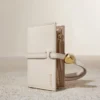 Etui na karty Kayé z serii Textured Duo w kolorze Chalk