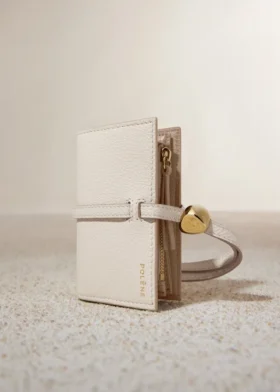 Etui na karty Kayé z serii Textured Duo w kolorze Chalk