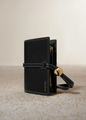 Etui na karty Kayé z serii Textured w kolorze czarnym