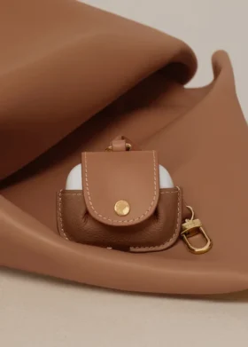 Etui na słuchawki AirPods Edition Duo w kolorze Camel