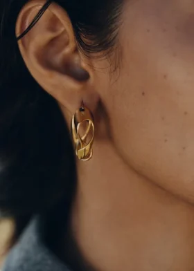 Kolczyki w kształcie falistych kółek Éole, wersja pozłacana
