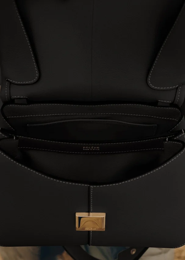 Mokki Edition Textured Black z ecruowymi szwami
