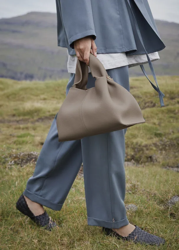 Numéro Neuf Edition – teksturowana taupe