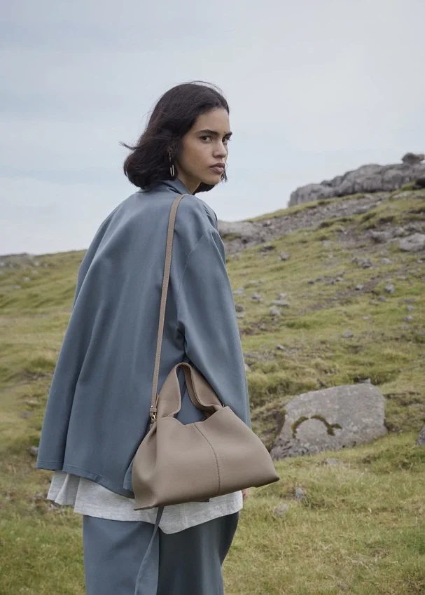 Numéro Neuf Edition – teksturowana taupe