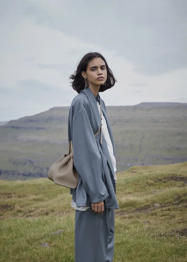 Numéro Neuf Edition – teksturowana taupe