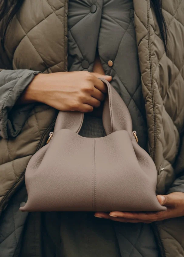 Numéro Neuf Mini Edition – teksturowana taupe