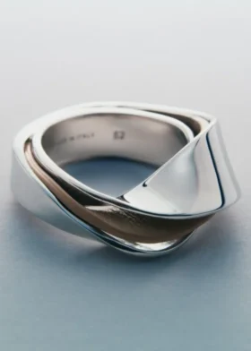 Pierścionek Ormé z serii „Silver in rhodium” z taupe skórą